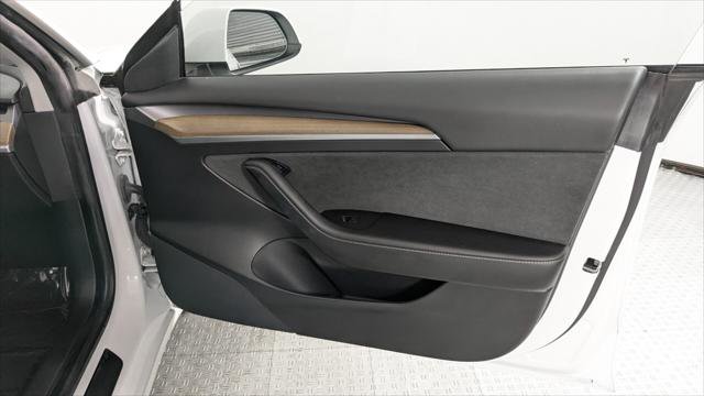 Used 2021 Tesla Model 3 Standard Range Plus image 21