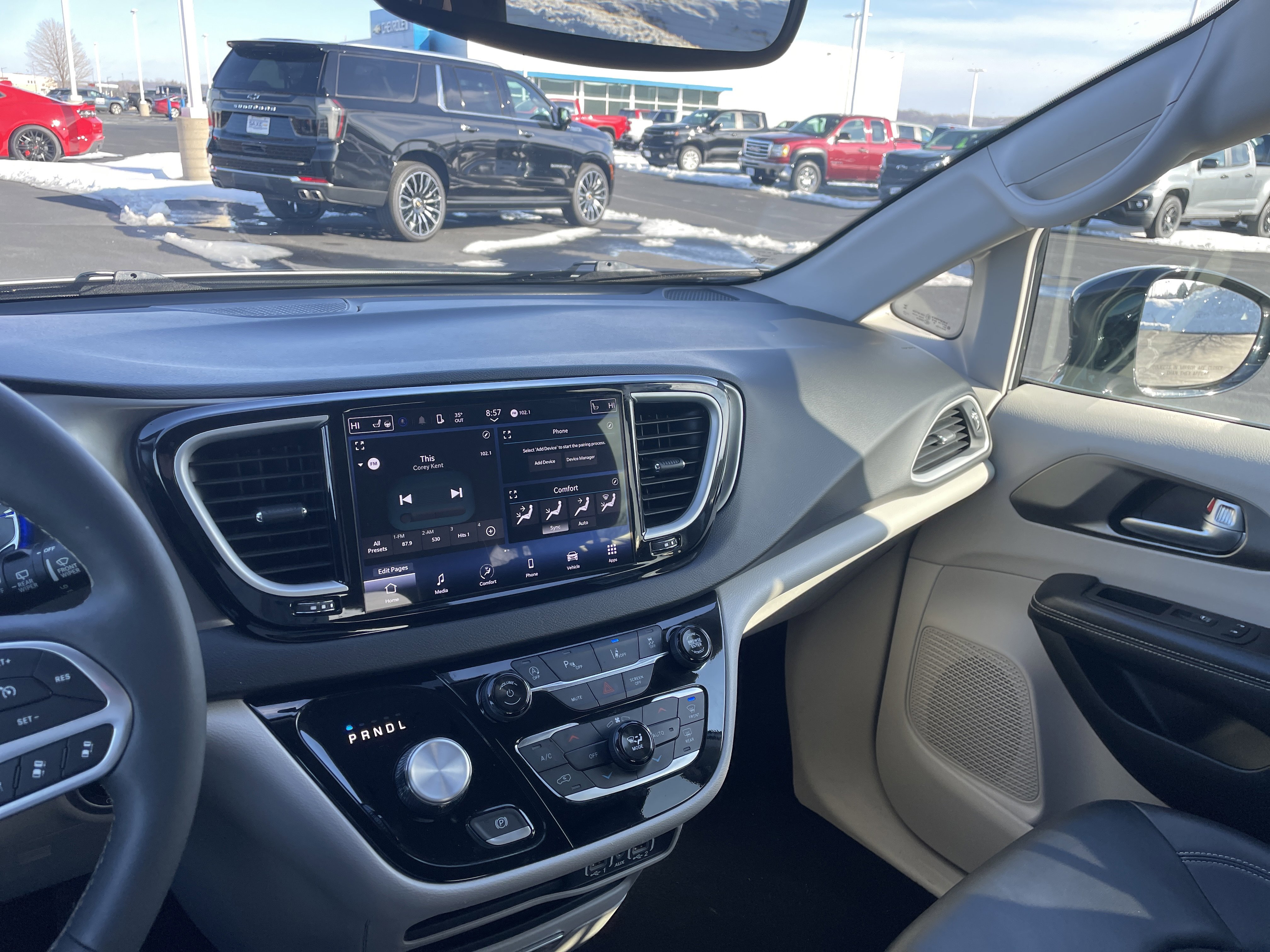 Used 2024 Chrysler Pacifica Touring-L image 15