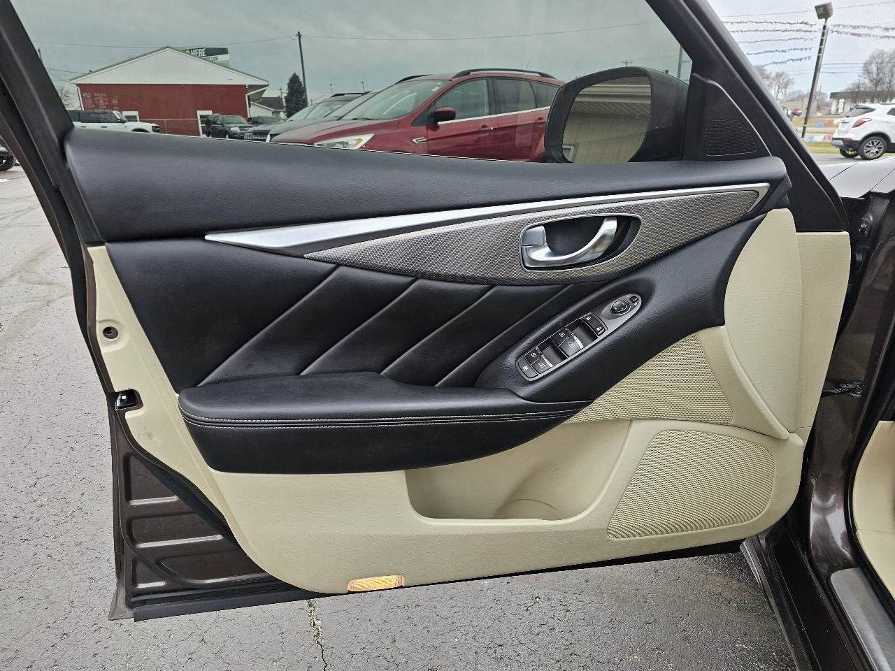 Used 2015 INFINITI Q50 Premium w/ Navigation Package image 3