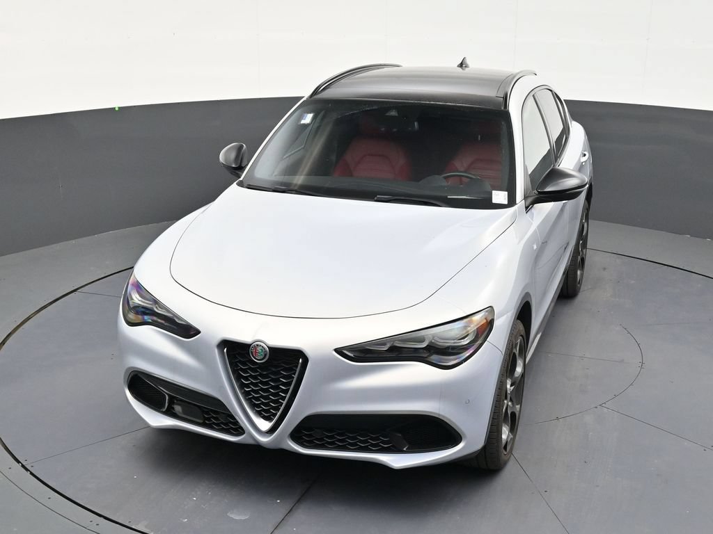Used 2024 Alfa Romeo Stelvio Ti w/ Performance Driving Package AWD/4WD image 19