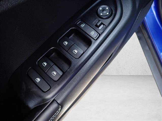 Used 2025 Hyundai Venue Limited FWD image 13