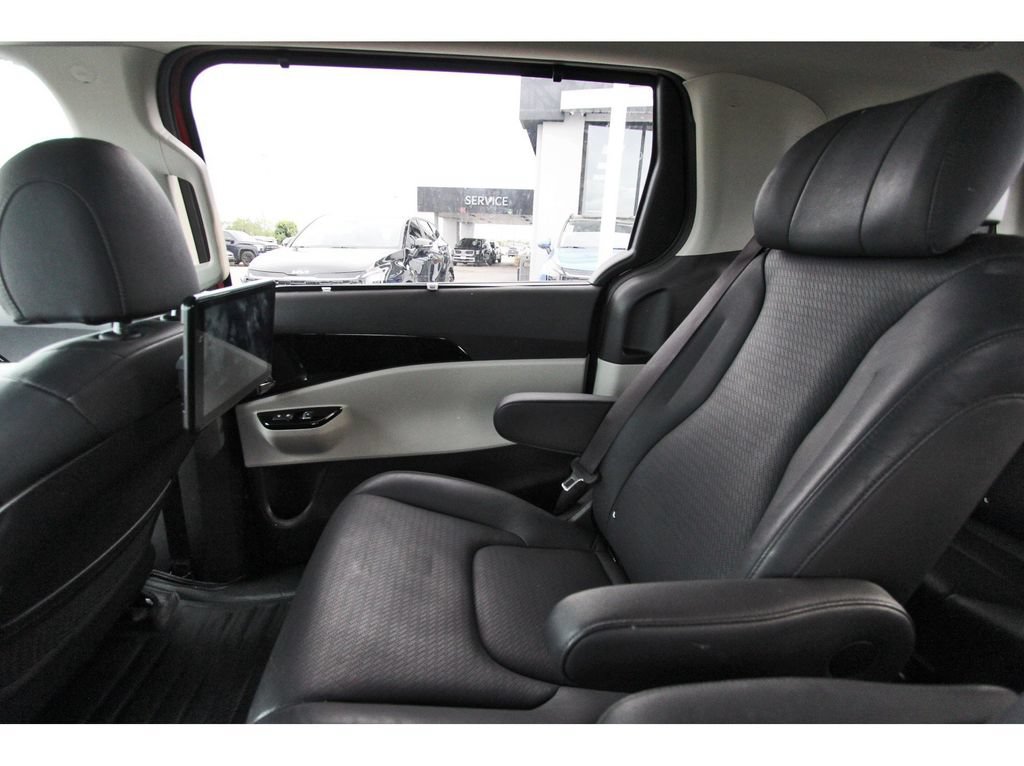 Used 2024 Kia Carnival SX Prestige FWD image 12