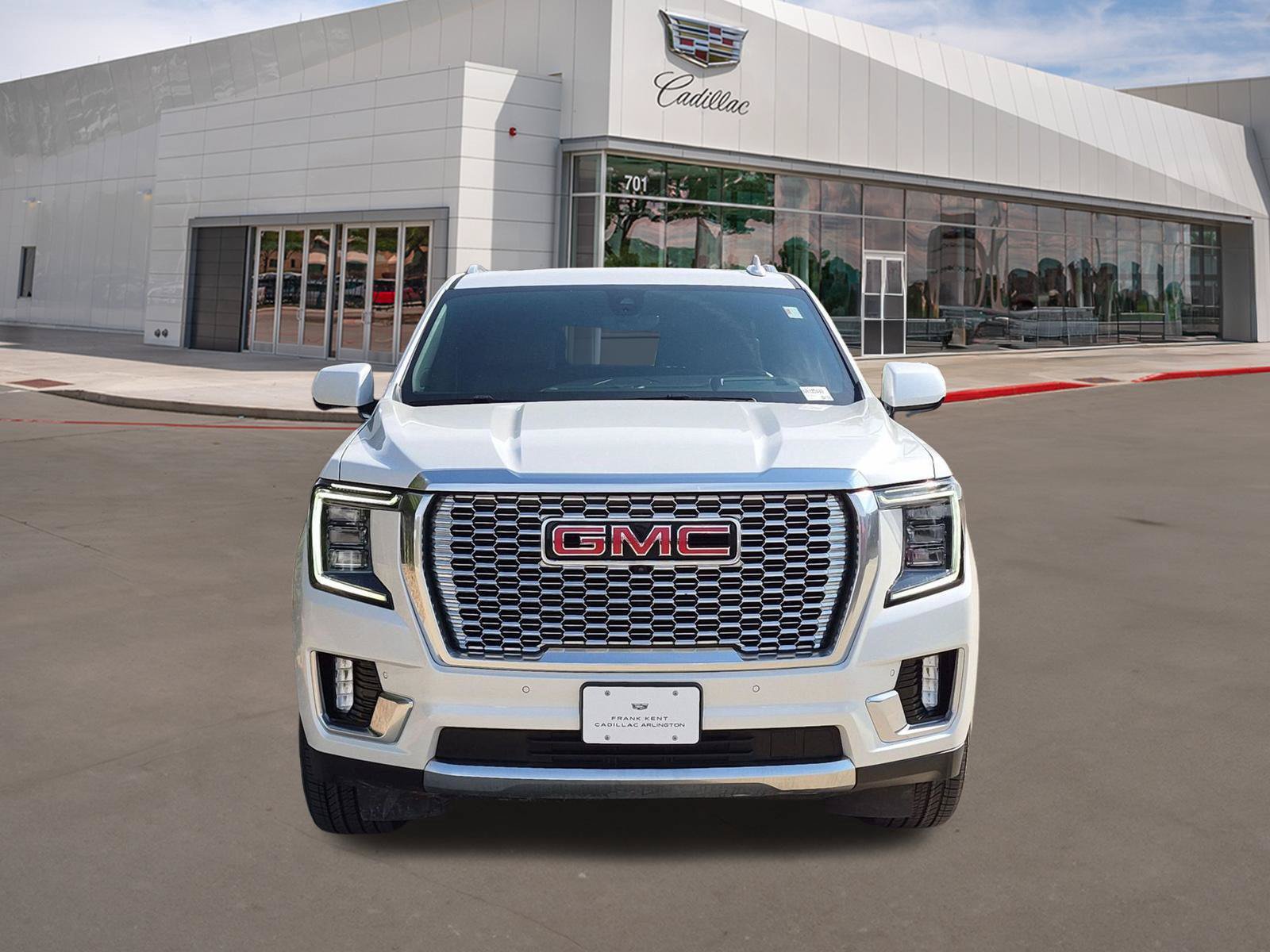 Used 2022 GMC Yukon Denali w/ Denali Ultimate Package AWD/4WD image 2