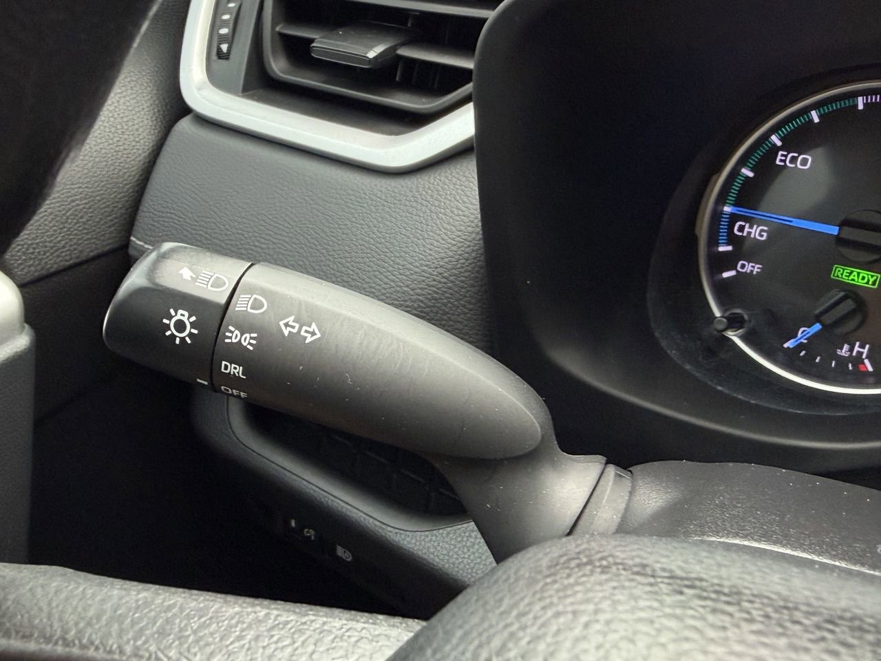 Used 2022 Toyota RAV4 LE AWD/4WD image 18