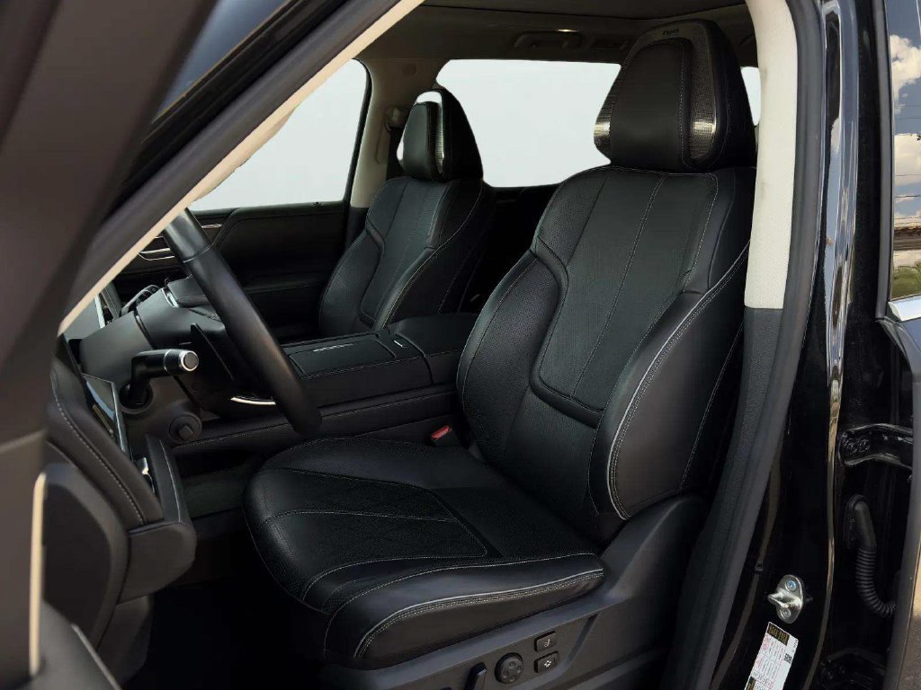 Used 2025 INFINITI QX80 Sensory AWD/4WD image 26