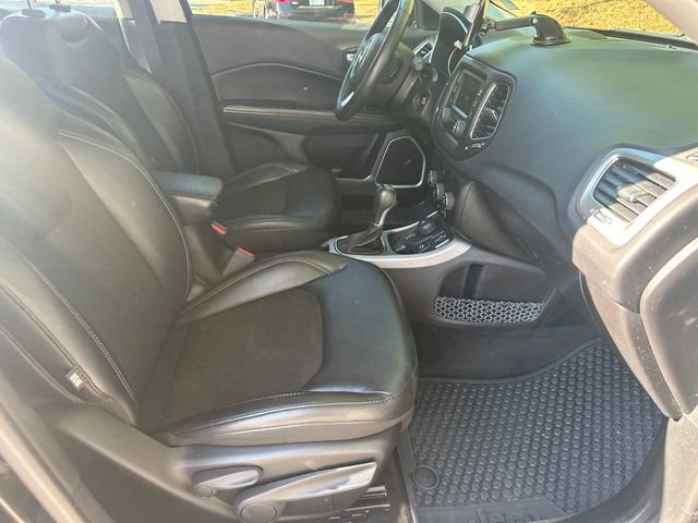 Used 2018 Jeep Compass Latitude w/ Cold Weather Group AWD/4WD image 16