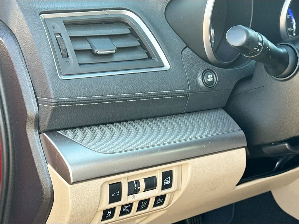 Used 2018 Subaru Outback 2.5i Premium image 12