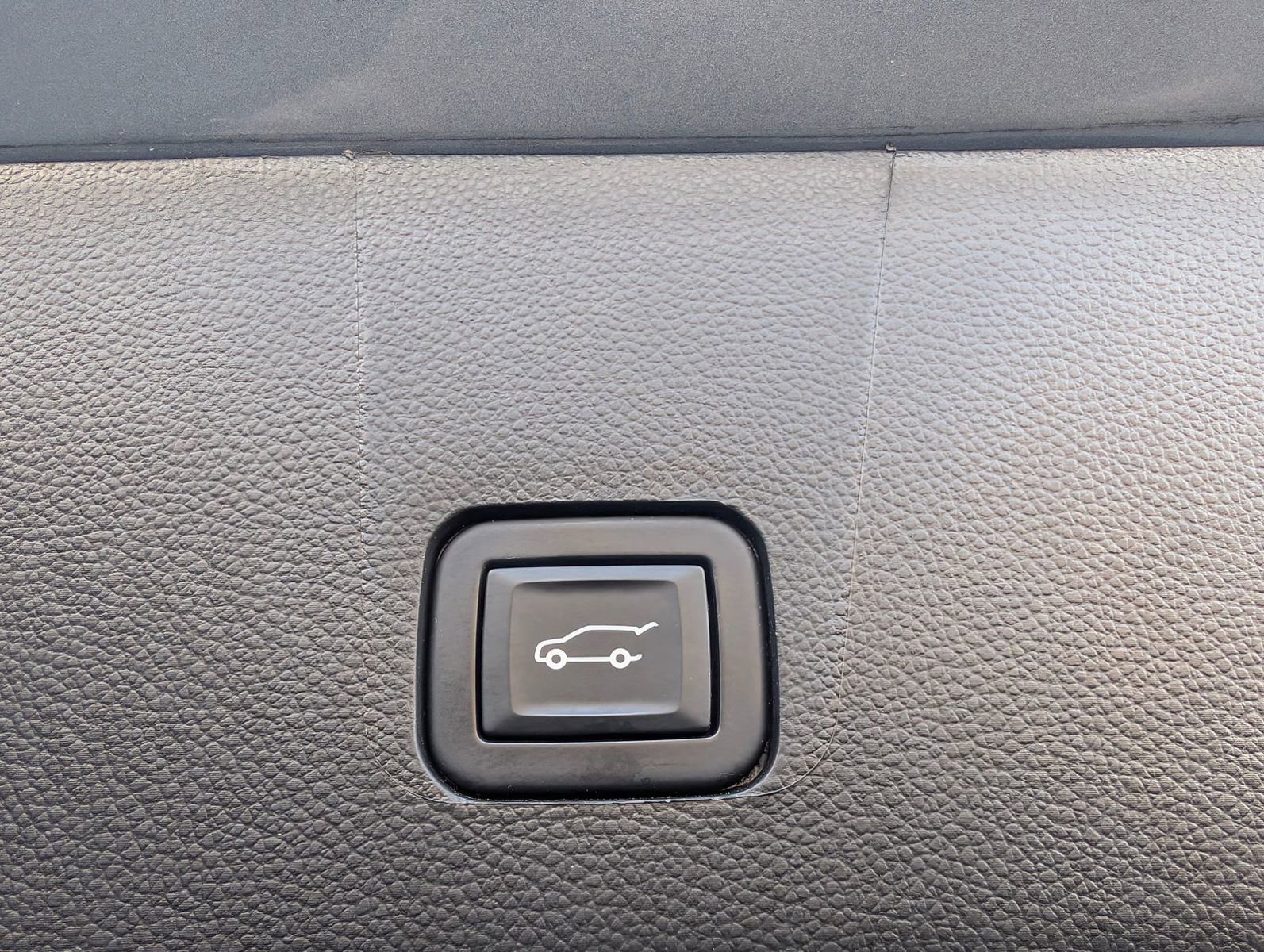 Used 2023 Chevrolet Traverse LT w/ LPO, Floor Liner Package image 29