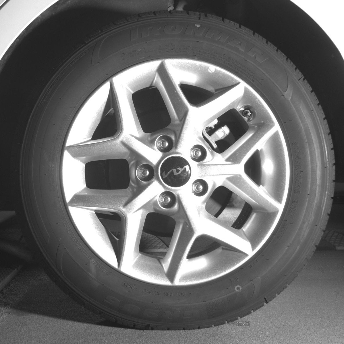 Used 2025 Kia Soul LX w/ LX Technology Package FWD image 14