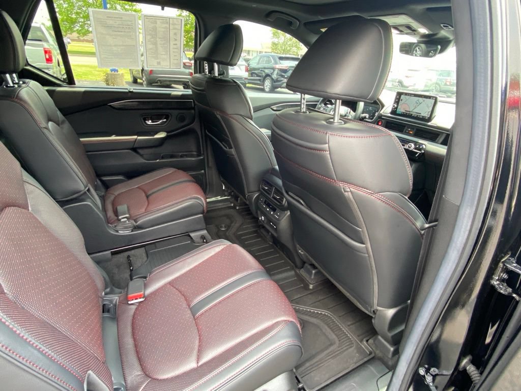 Used 2025 Honda Pilot Black Edition image 49