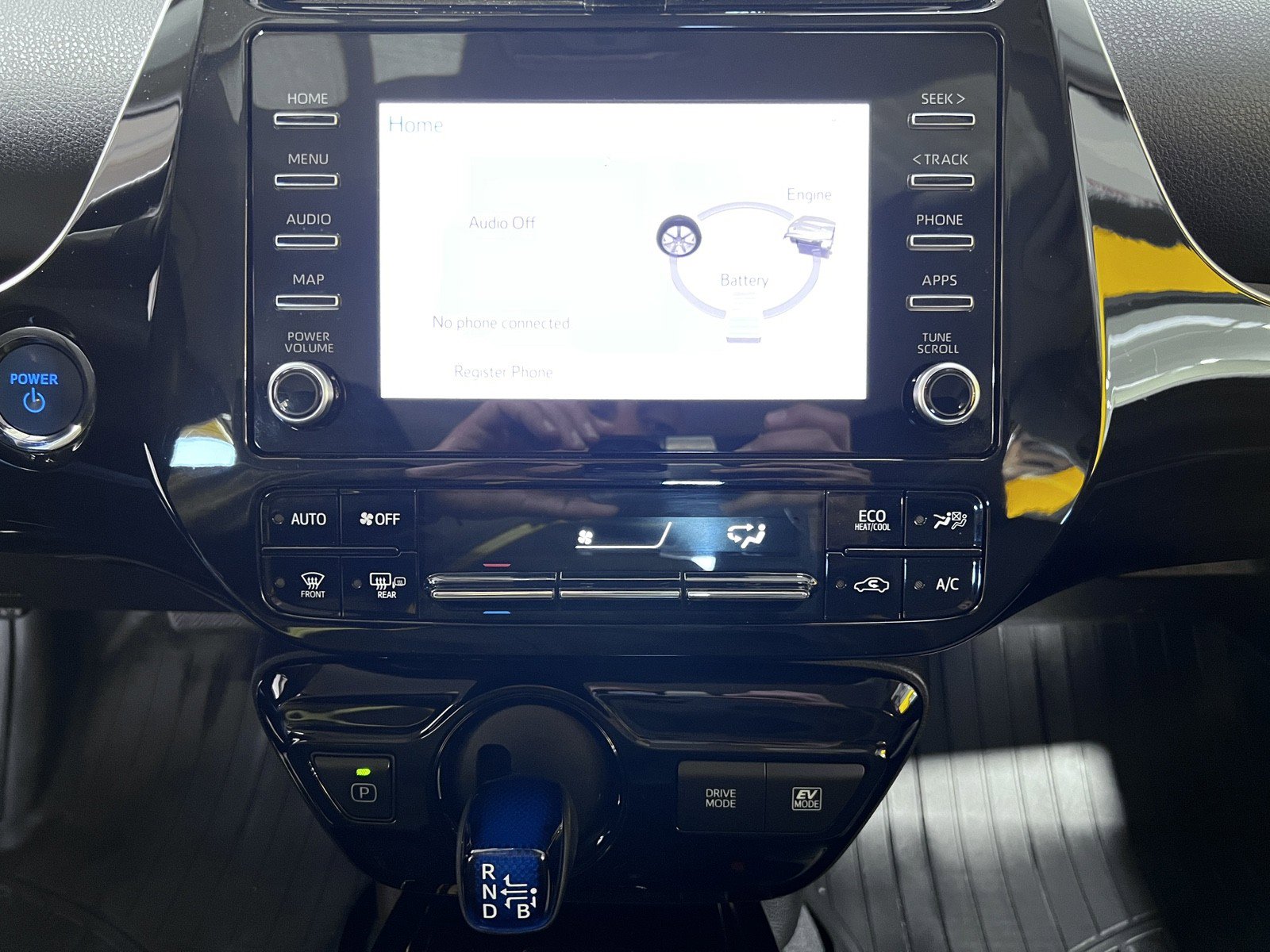 Used 2020 Toyota Prius XLE image 20