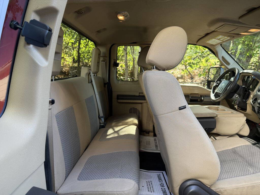 Used 2014 Ford F250 XLT w/ Snow Plow Prep Package image 13