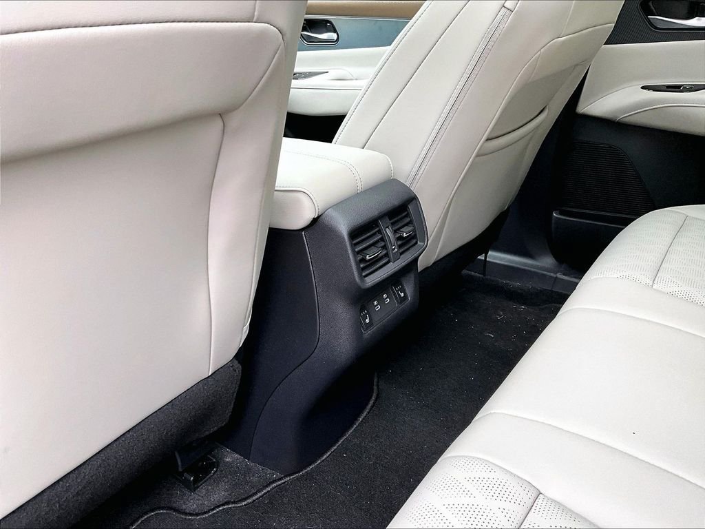 Used 2025 Nissan Murano Platinum w/ Cargo Package AWD/4WD image 23