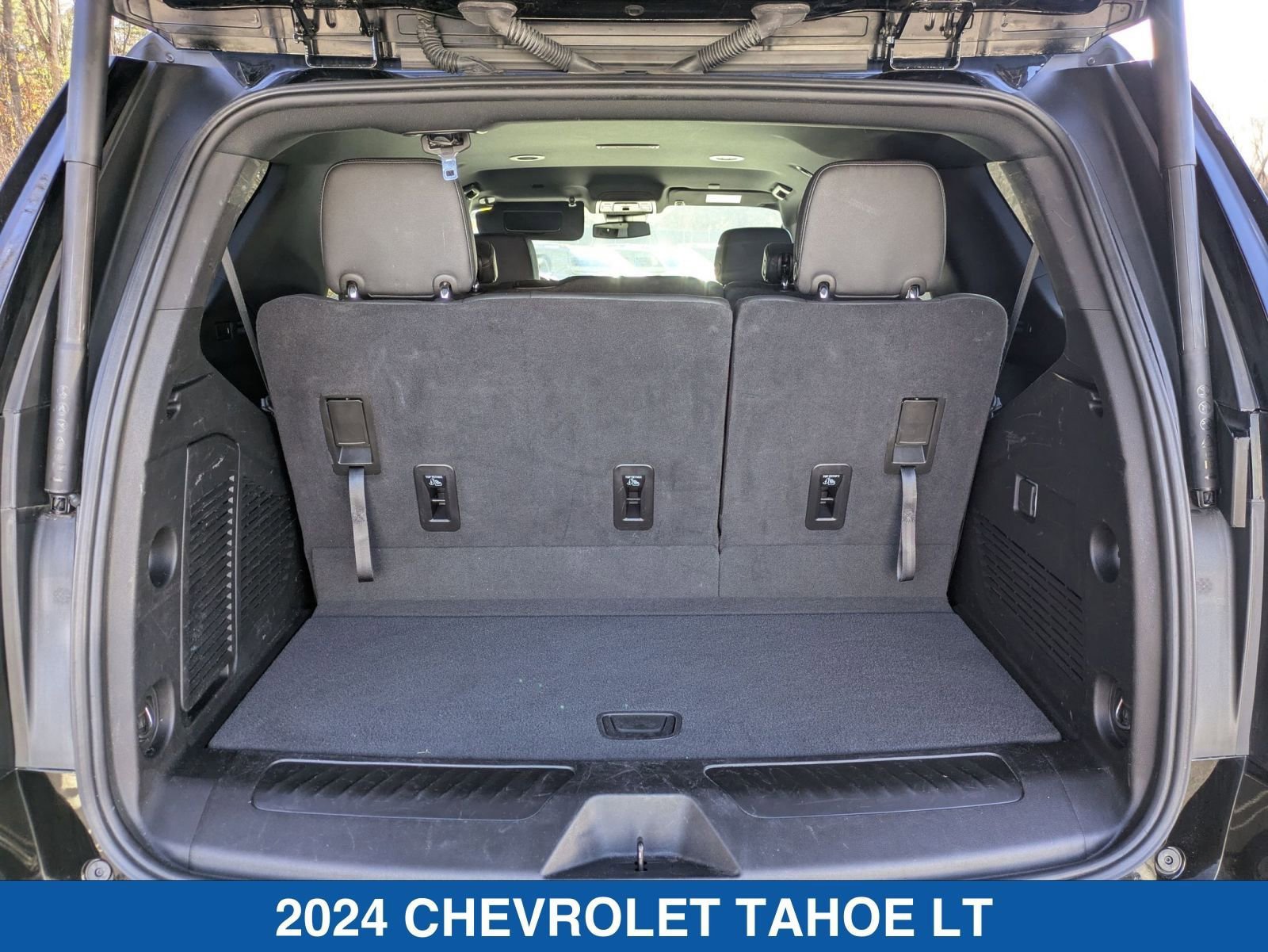 Used 2024 Chevrolet Tahoe LT AWD/4WD image 35