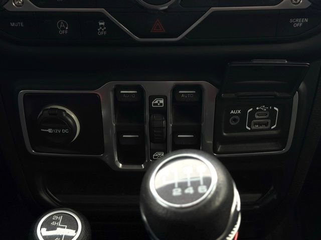 Used 2018 Jeep Wrangler Unlimited Sahara image 35