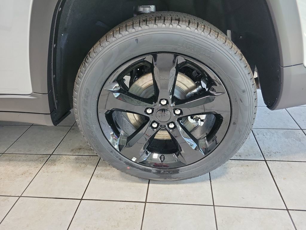 New 2025 Jeep Grand Cherokee L Limited w/ Black Appearance Package image 33