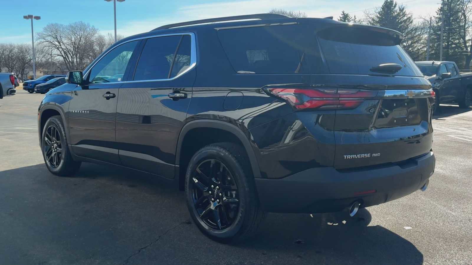 Certified 2023 Chevrolet Traverse LT w/ Rear Camera Mirror Package image 4