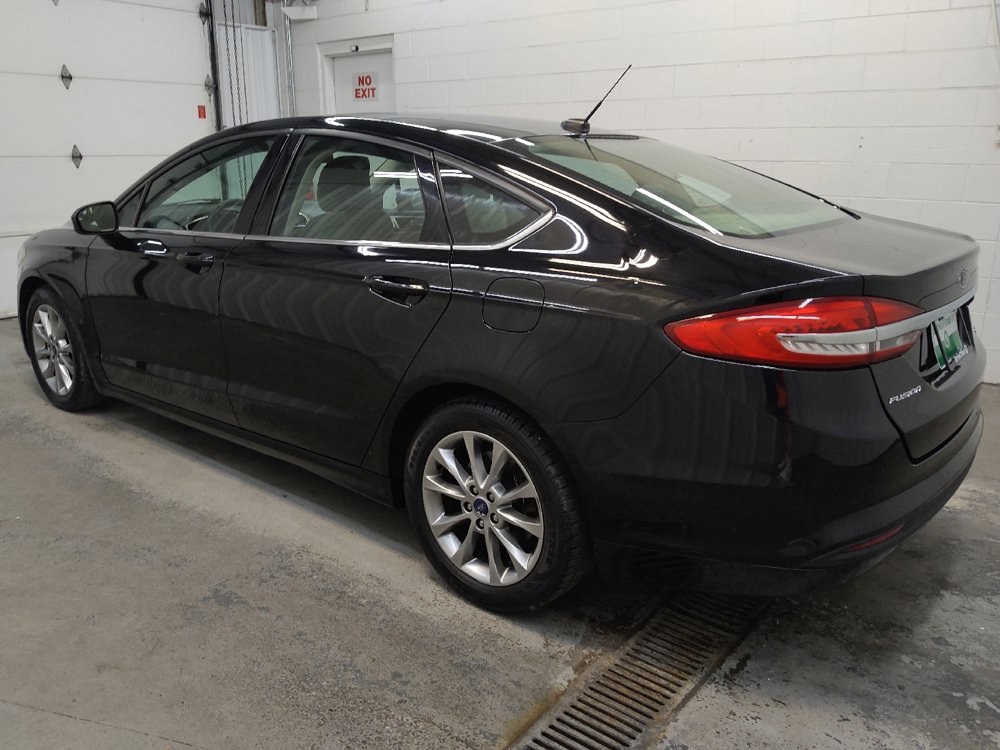 Used 2017 Ford Fusion SE w/ Fusion SE Technology Package FWD image 3