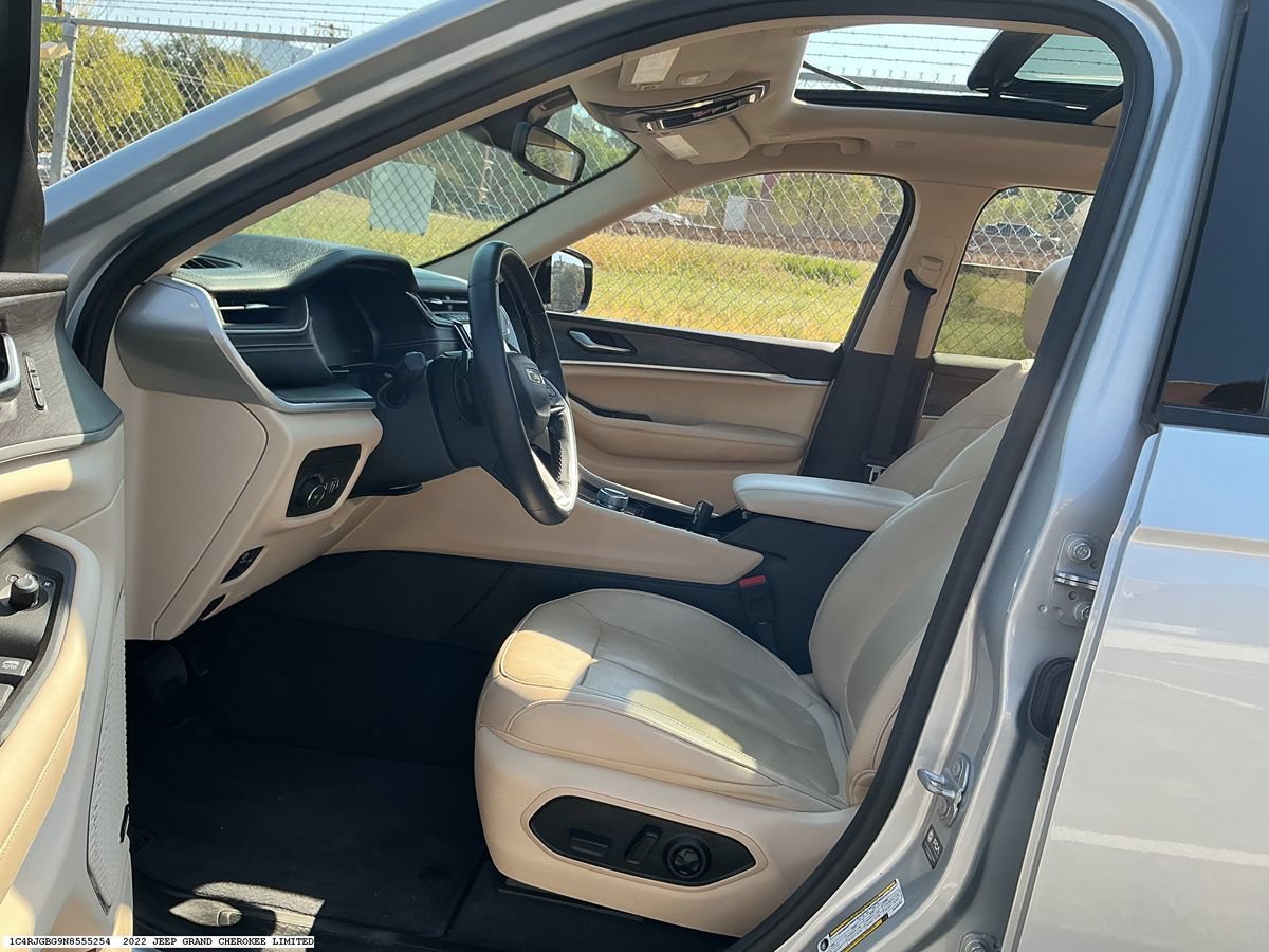 Used 2022 Jeep Grand Cherokee Limited RWD image 8