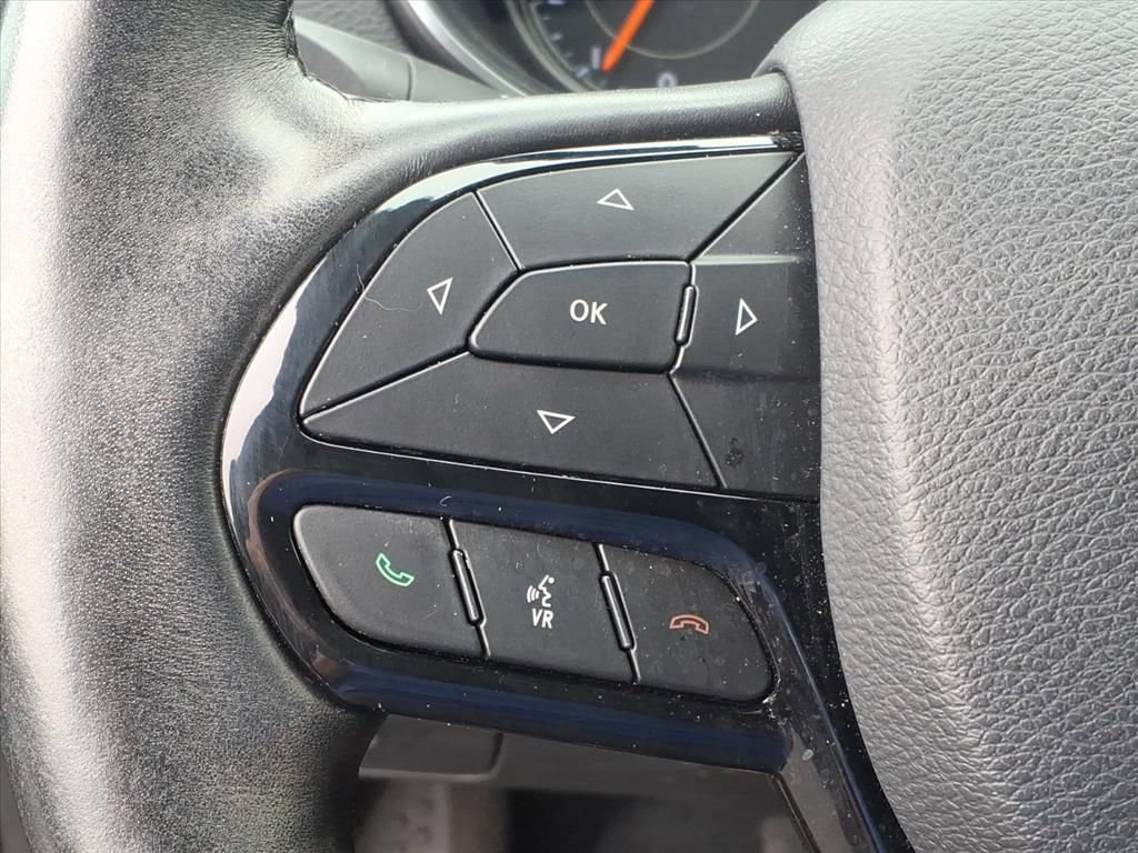 Used 2019 Jeep Cherokee Latitude Plus AWD/4WD image 7