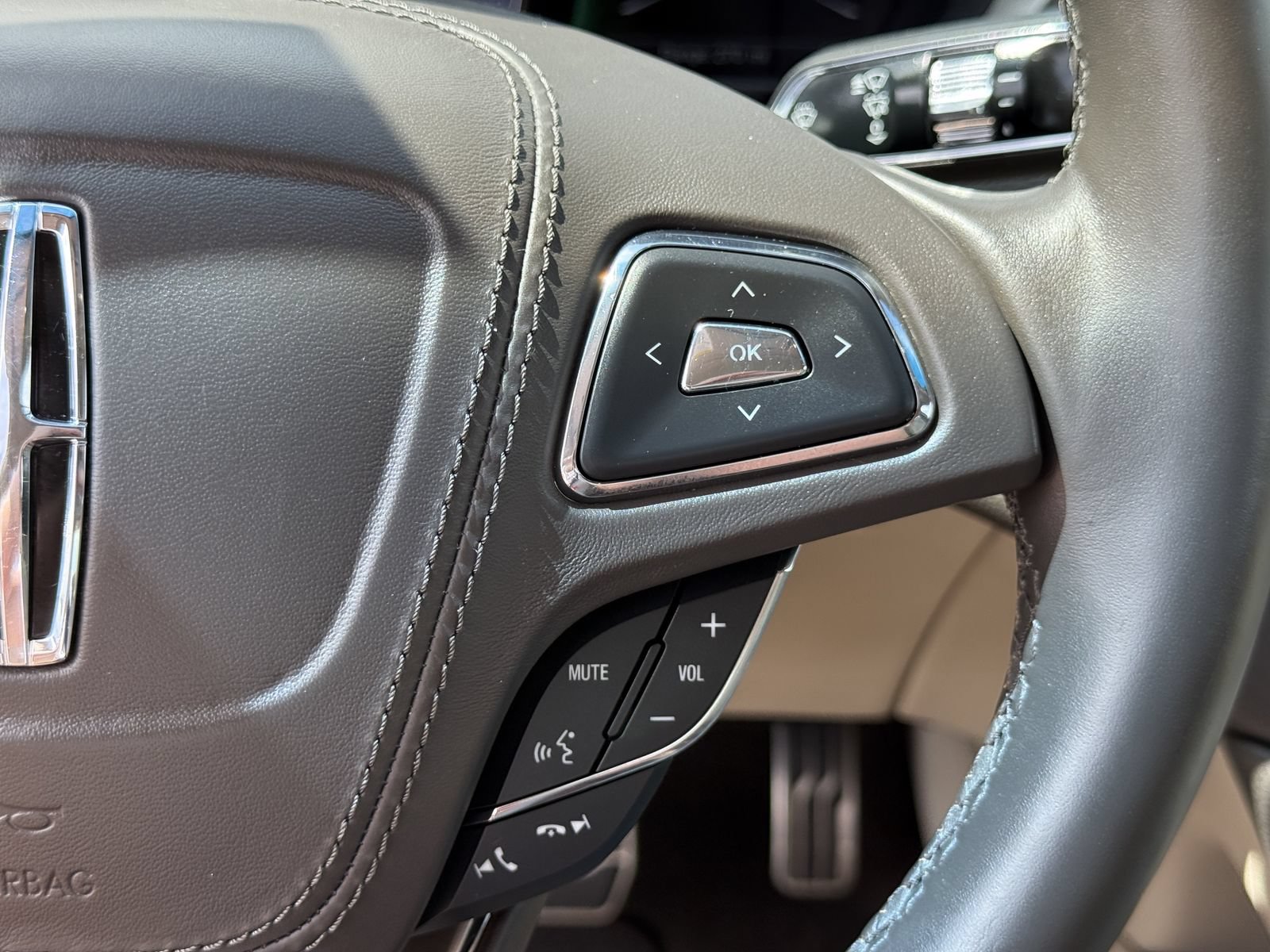 Used 2019 Lincoln MKZ Reserve w/ Reserve Plus Package FWD image 32