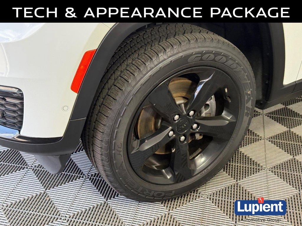 Used 2023 Jeep Grand Cherokee L Limited w/ Luxury Tech Group II AWD/4WD image 14