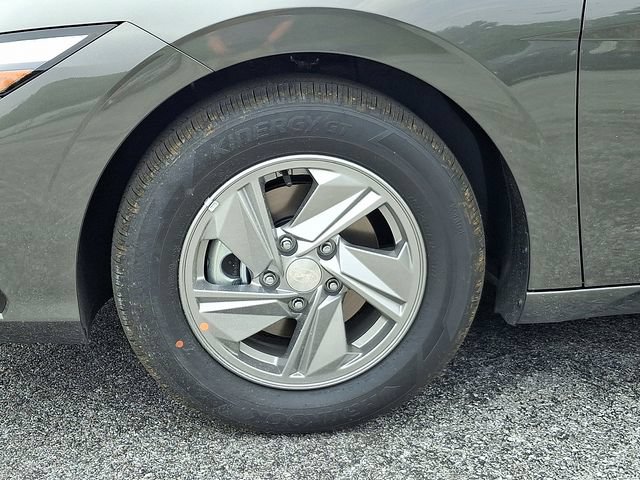 New 2026 Hyundai Elantra SE FWD image 18