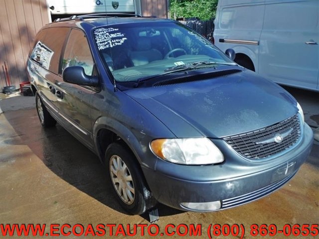 Used 2002 Chrysler Town & Country Limited image 1