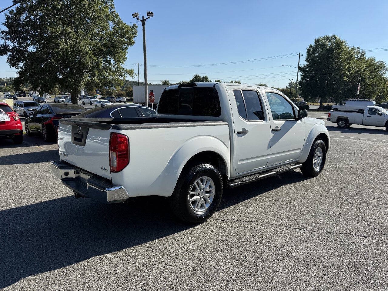 Used 2015 Nissan Frontier SV AWD/4WD image 5