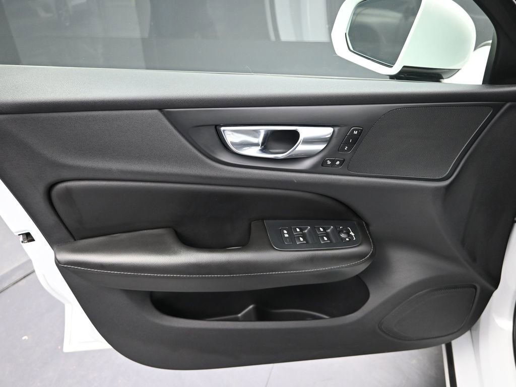 Used 2020 Volvo S60 T6 Momentum w/ Protection Package Premier image 13