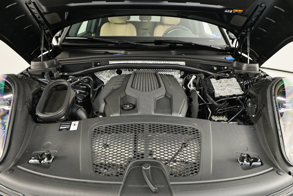 Certified 2026 Porsche Macan AWD/4WD image 33