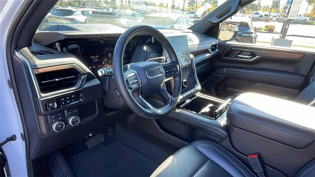 Used 2025 GMC Yukon XL Denali image 11