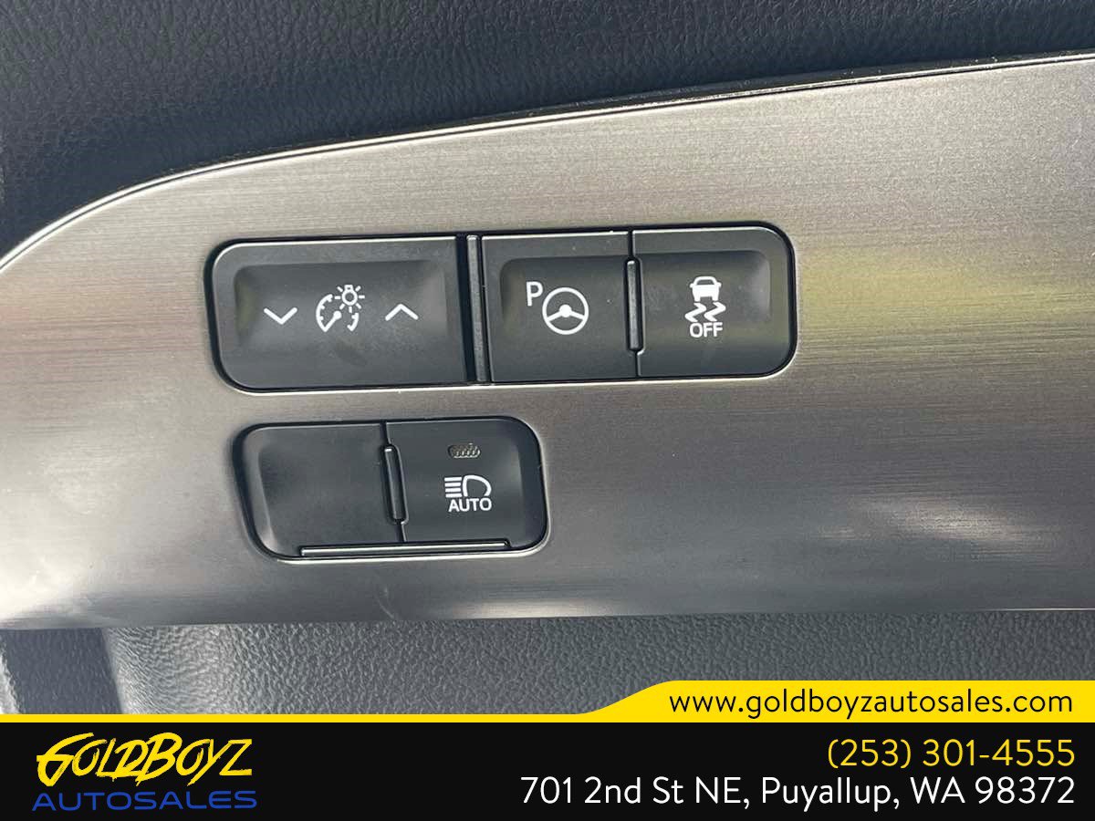 Used 2021 Toyota Prius FWD image 32