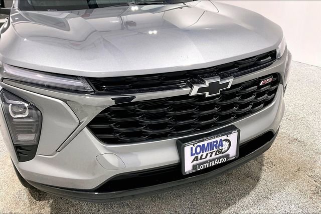 Used 2025 Chevrolet Trax RS w/ Sunroof Package image 35