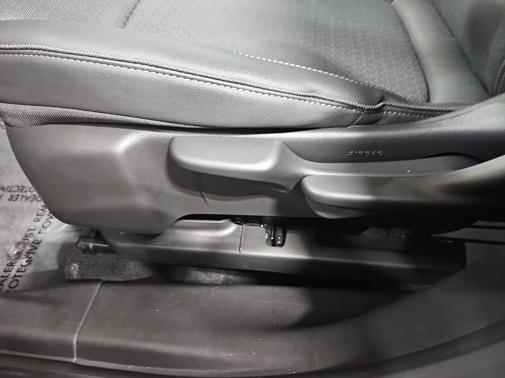 Certified 2025 Buick Encore GX Preferred FWD image 33