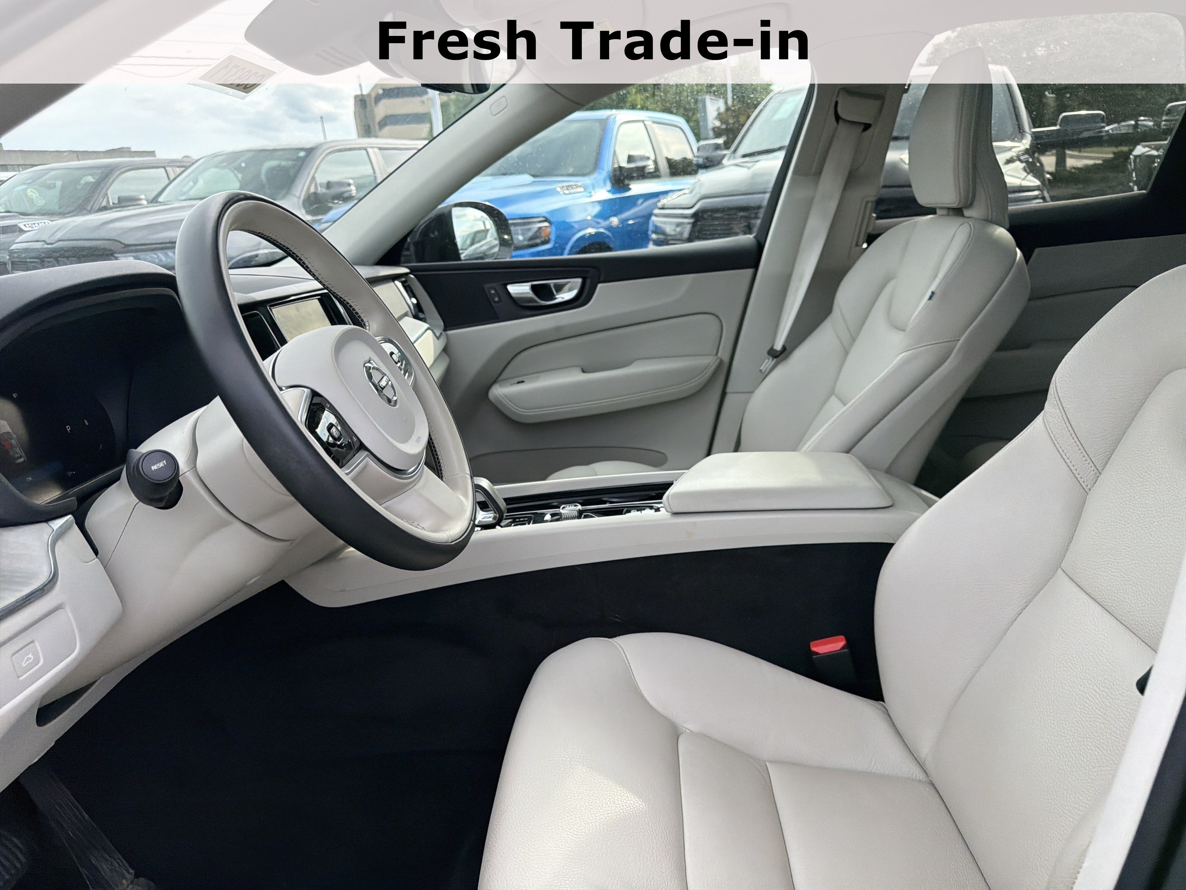 Used 2023 Volvo XC60 B5 Plus FWD image 13