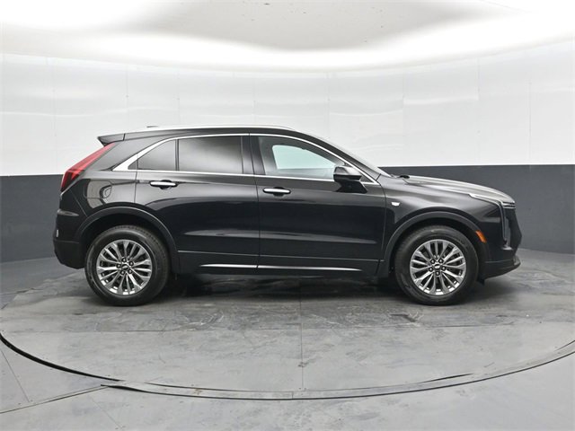 Used 2024 Cadillac XT4 Premium Luxury image 2