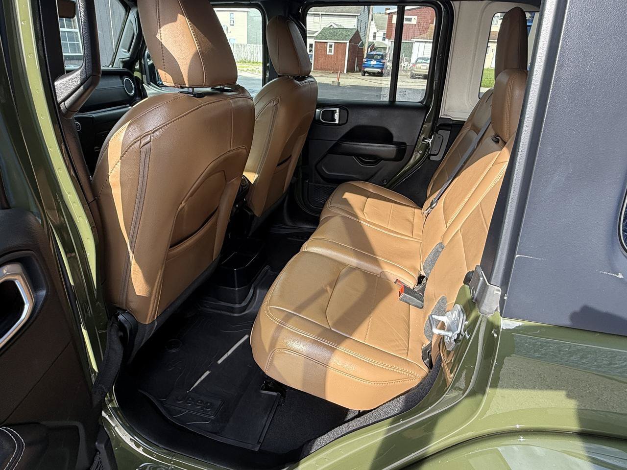 Used 2022 Jeep Wrangler Unlimited Sahara w/ Cold Weather Group AWD/4WD image 16