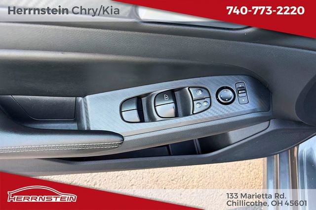 Used 2024 Nissan Altima 2.5 SV FWD image 9