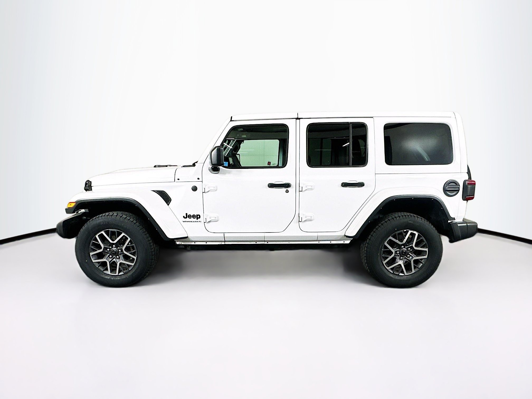Used 2025 Jeep Wrangler Unlimited Sahara AWD/4WD image 4