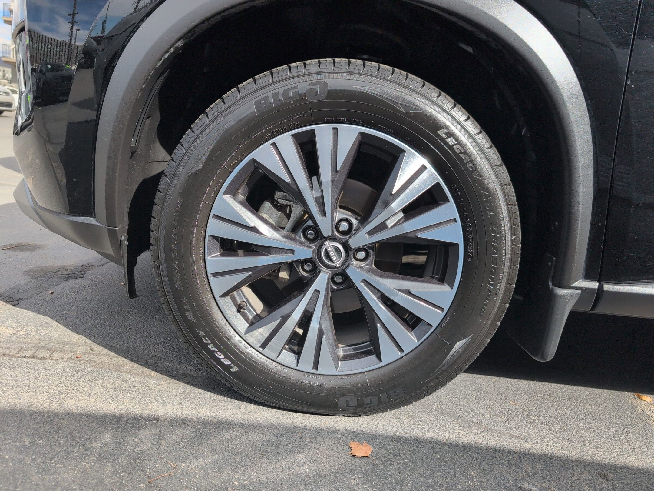 Used 2023 Nissan Rogue SV w/ SV Premium B Package image 13