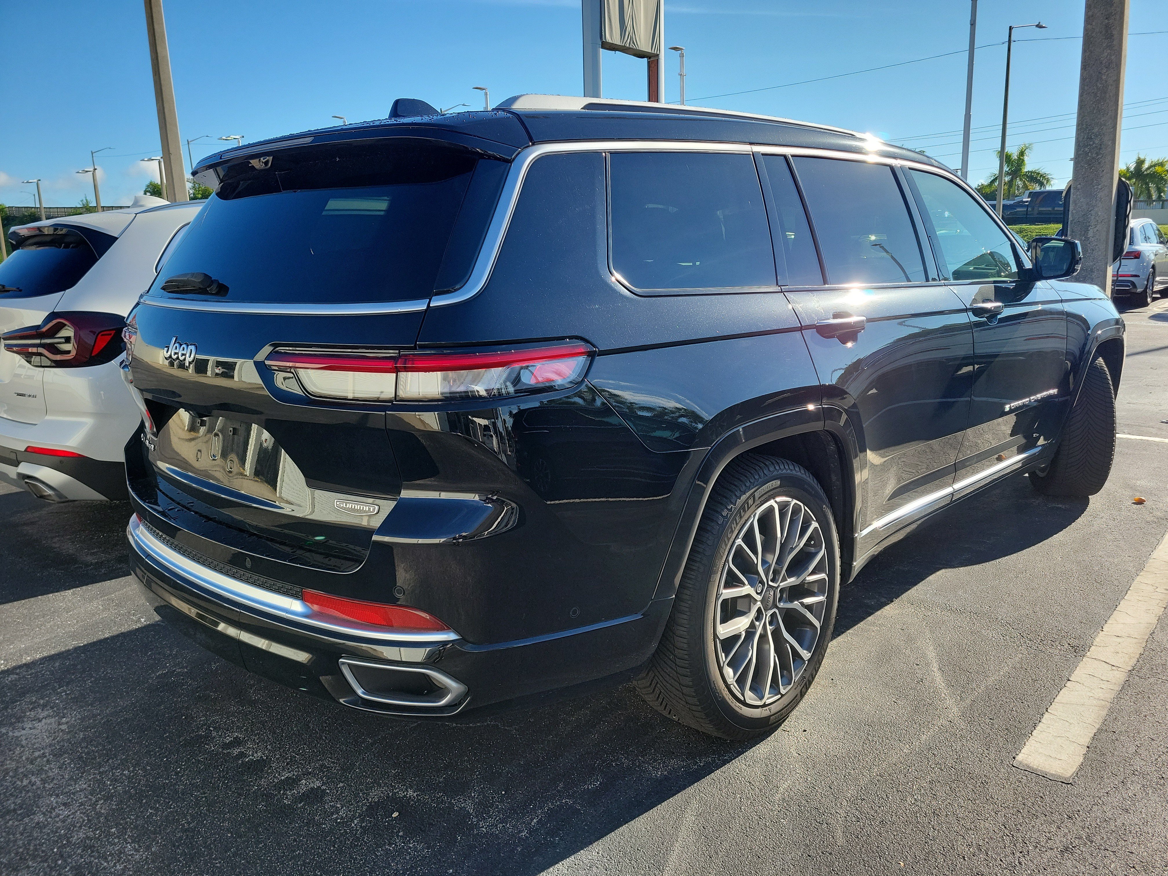 Used 2021 Jeep Grand Cherokee L Summit AWD/4WD image 3