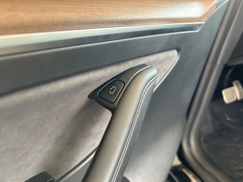 Used 2023 Tesla Model Y Long Range image 42