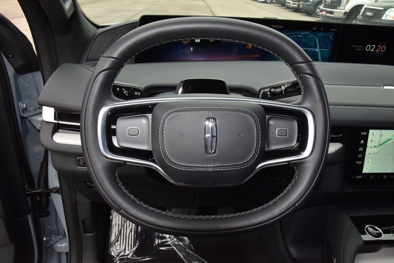 New 2026 Lincoln Navigator Reserve AWD/4WD image 24