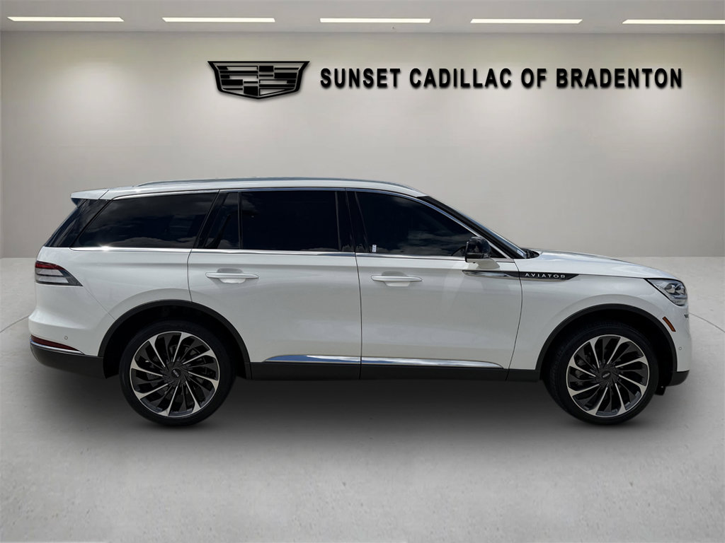 Used 2022 Lincoln Aviator Reserve w/ Equipment Group 201A AWD/4WD image 2