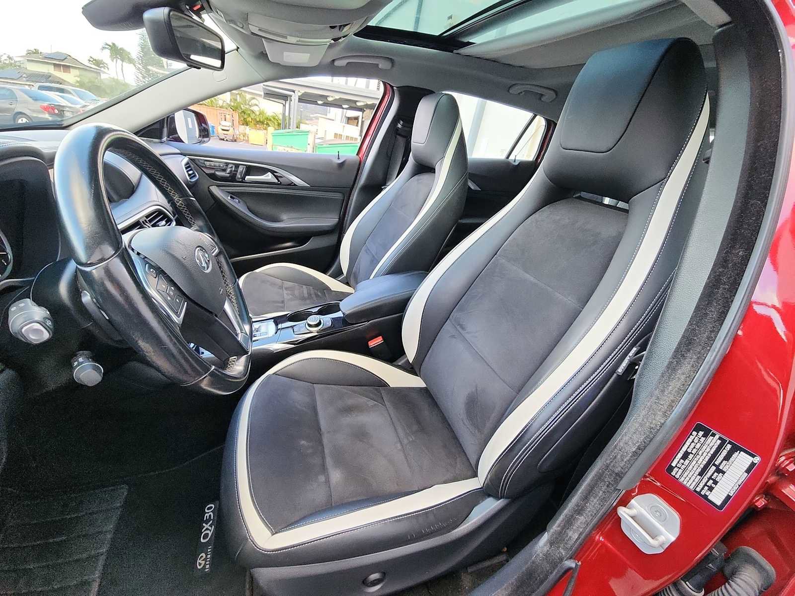 Used 2017 INFINITI QX30 Sport FWD image 12