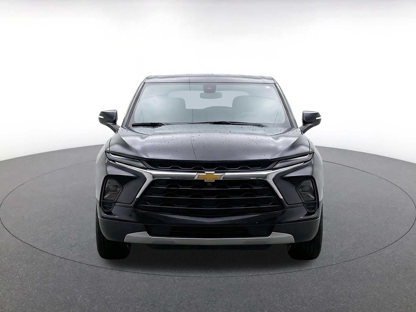 Used 2025 Chevrolet Blazer LT FWD image 2