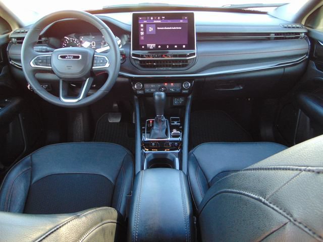 Used 2025 Jeep Compass Trailhawk AWD/4WD image 23