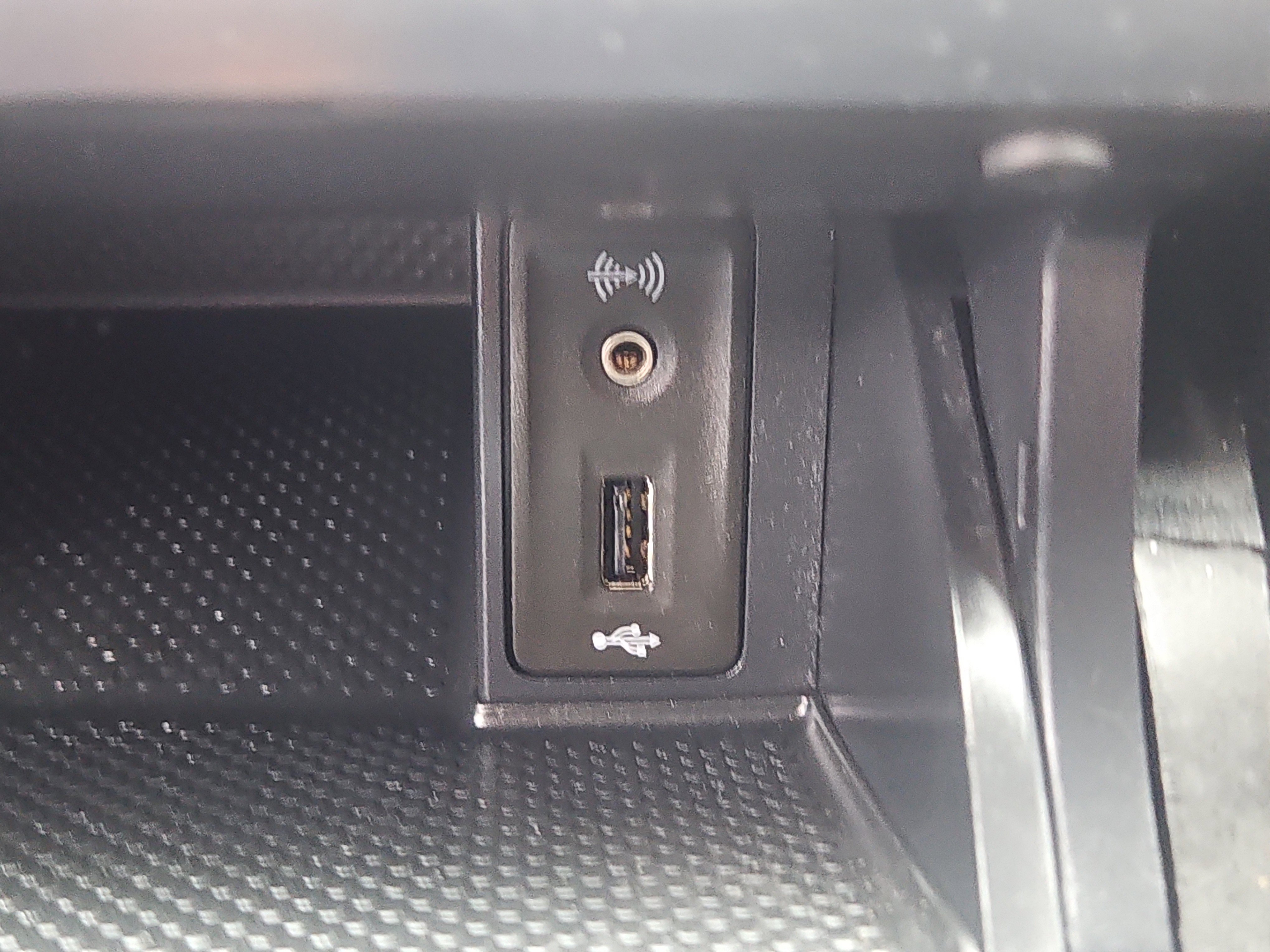 Used 2016 Volkswagen Golf S image 10