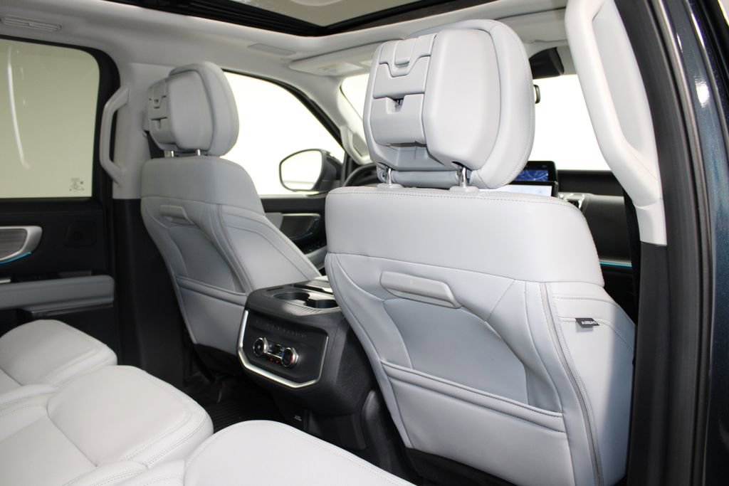 New 2026 Ford Expedition Max Platinum image 33